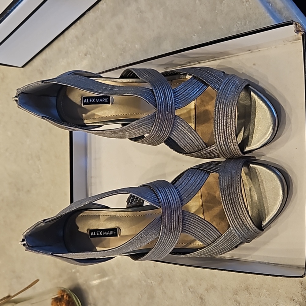 Women's shoes